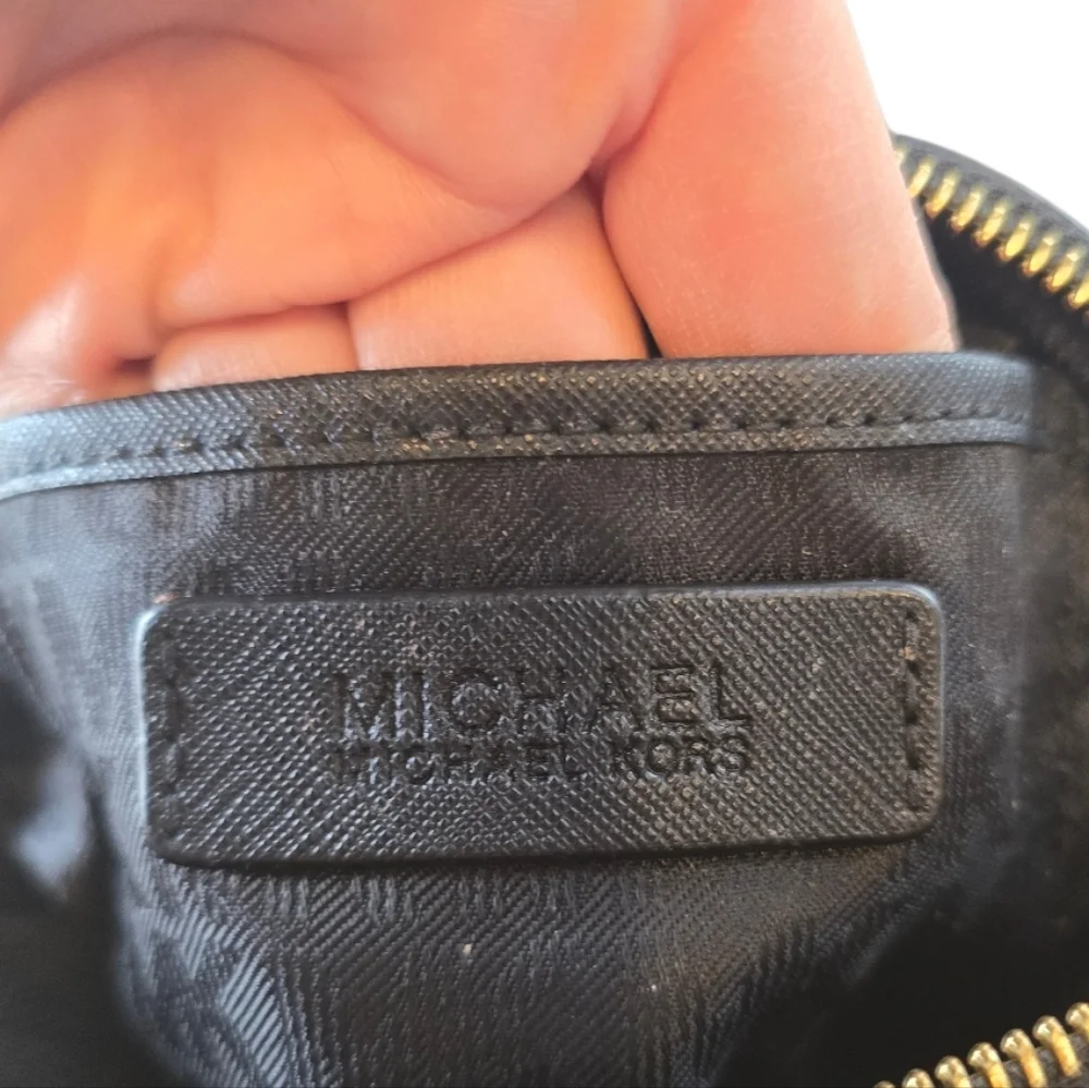 Michael Kors Cindy Dome Jet Set Black Saffiano Leather Pouch Cosmetic Case